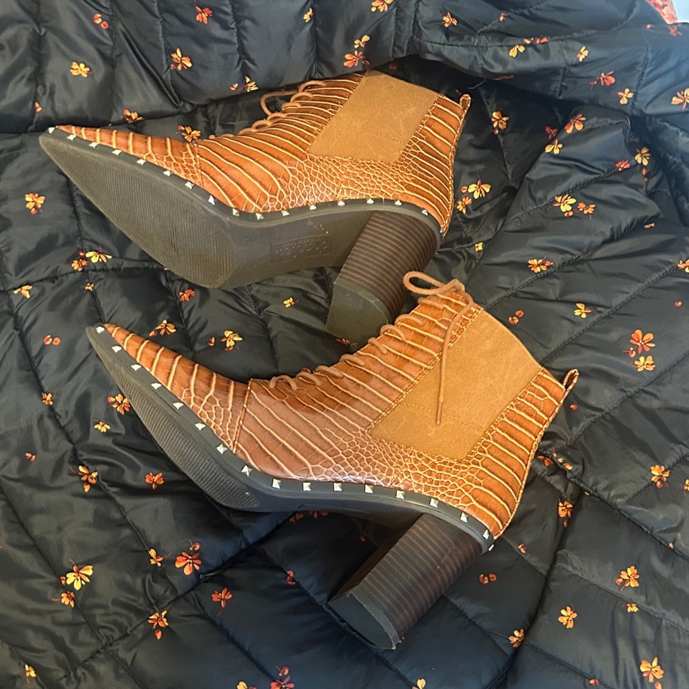 Charles By Charles David Brown Croc Lace-Up Boots - Picture 5 of 8